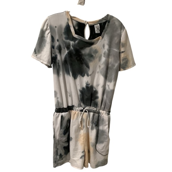 Erge Women’s Black and Cream Tie-Dye Jumper Shorts Outfit WORN ONCE. Drawstring - Picture 7 of 9